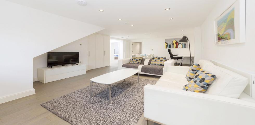 			2 Bedroom, 2 bath, 1 reception Apartment			 Devonshire Place, HAMPSTEAD GOLDERS GREEN